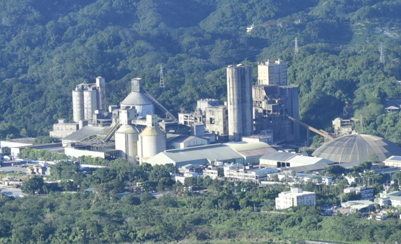 水泥股要變天了?AI建廠潮+碳費元年,台泥、亞泥迎來黃金十年