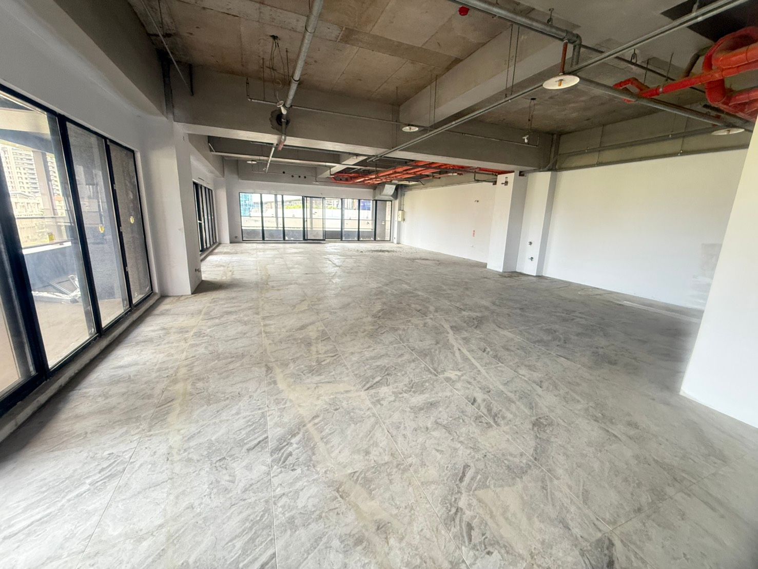 青埔站前廣場旁全新商辦2F出租,中壢區領航南路附近商辦出租