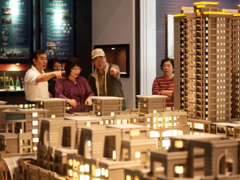 8月房市三稅齊揚是落底了嗎?「後照鏡訊號」與桃園逆勢下跌解析