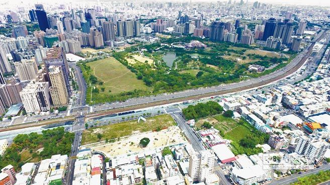 高雄土地投資 2026 全解析:重劃區 vs 市中心,為什麼「區域標籤」根本預測不了報酬