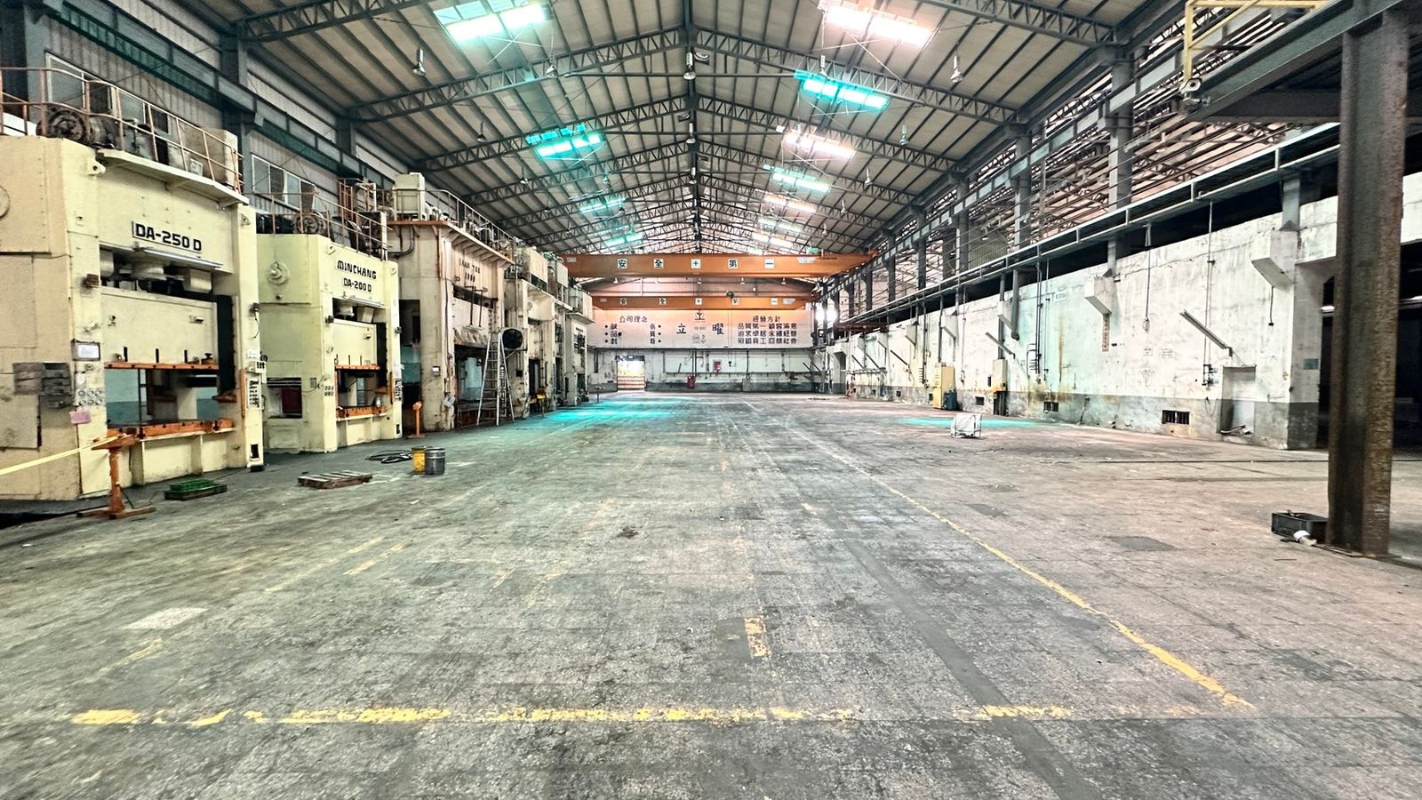 新屋挑高天車可分租廠房出租,新屋區中興路附近廠房出租